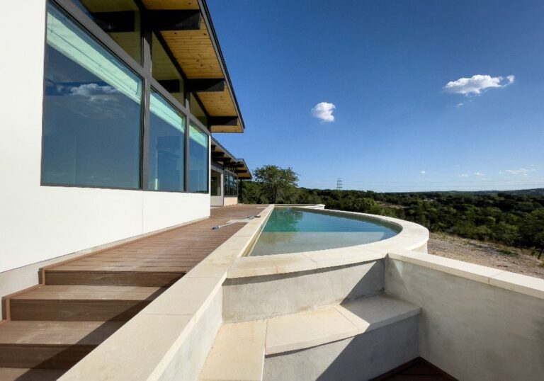 Luxurious Mansion with Pool